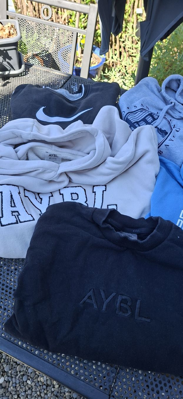 Lotti di vestiti: Diverse Hoodies und Pullover Grösse M/L verschiedene Marken – Usato da Niederoenz venduto da bicicum 1