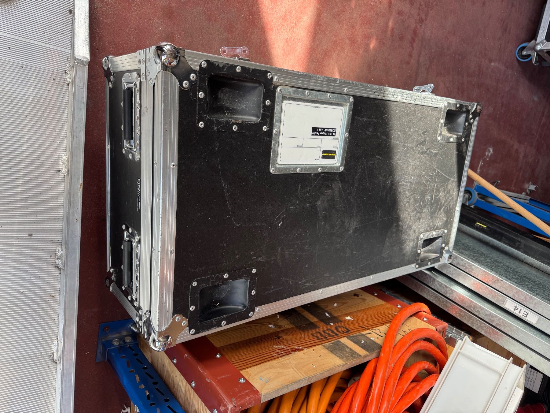 Valigie: Flightcase für 8 Scheinwerfer oder Getäte – Usato da Eiken venduto da Skylight 2