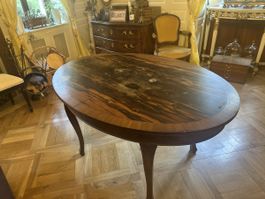 Table de salle à manger antique