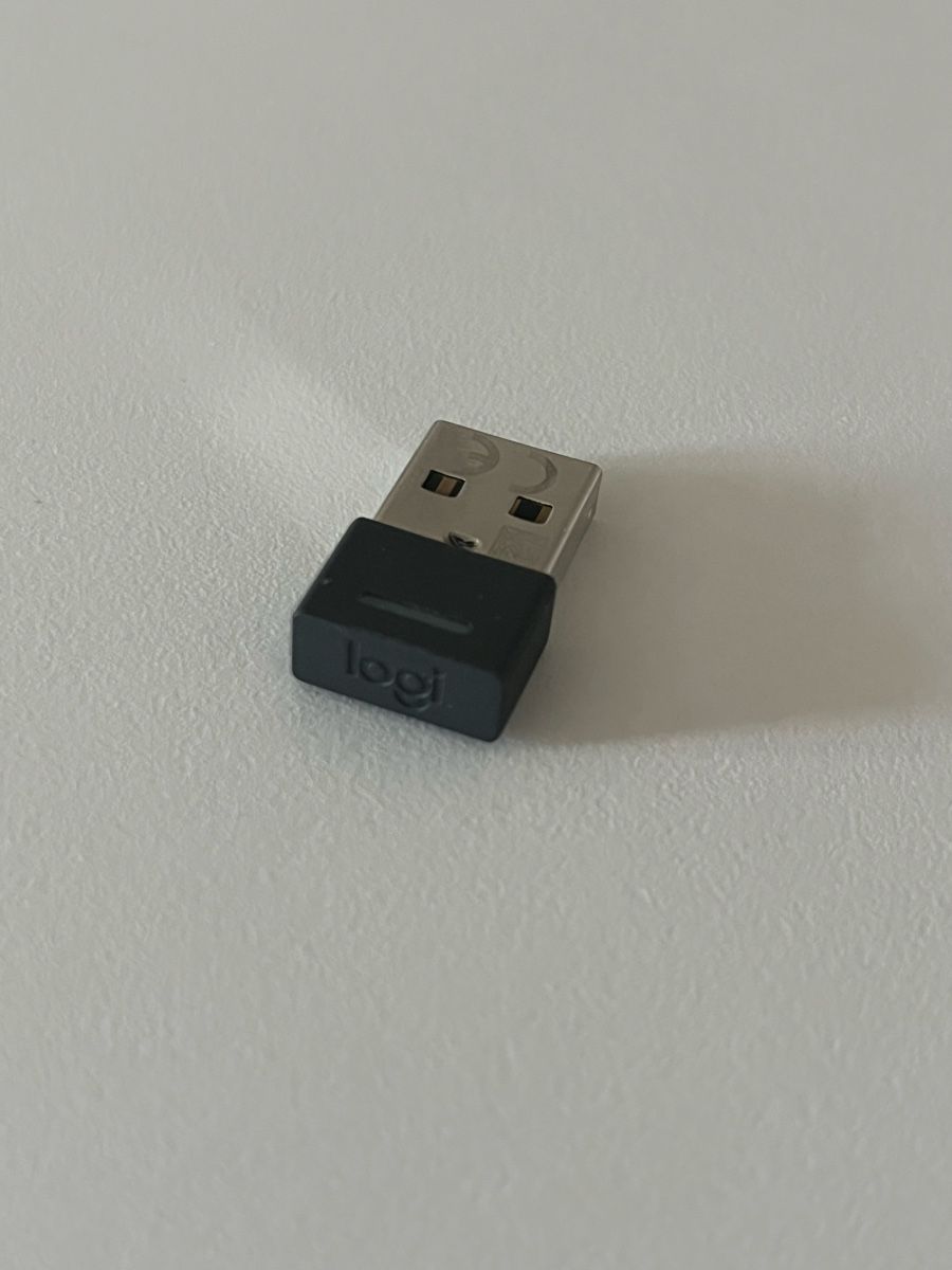 Logitech Unità & Adattatore: Logitech Zone Wireless Bluetooth Dongle – Nuovo (secondo la descrizione) da Frauenfeld venduto da heyLani 1