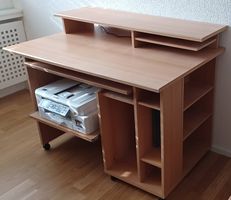 Schreibtisch * Büro * Tisch