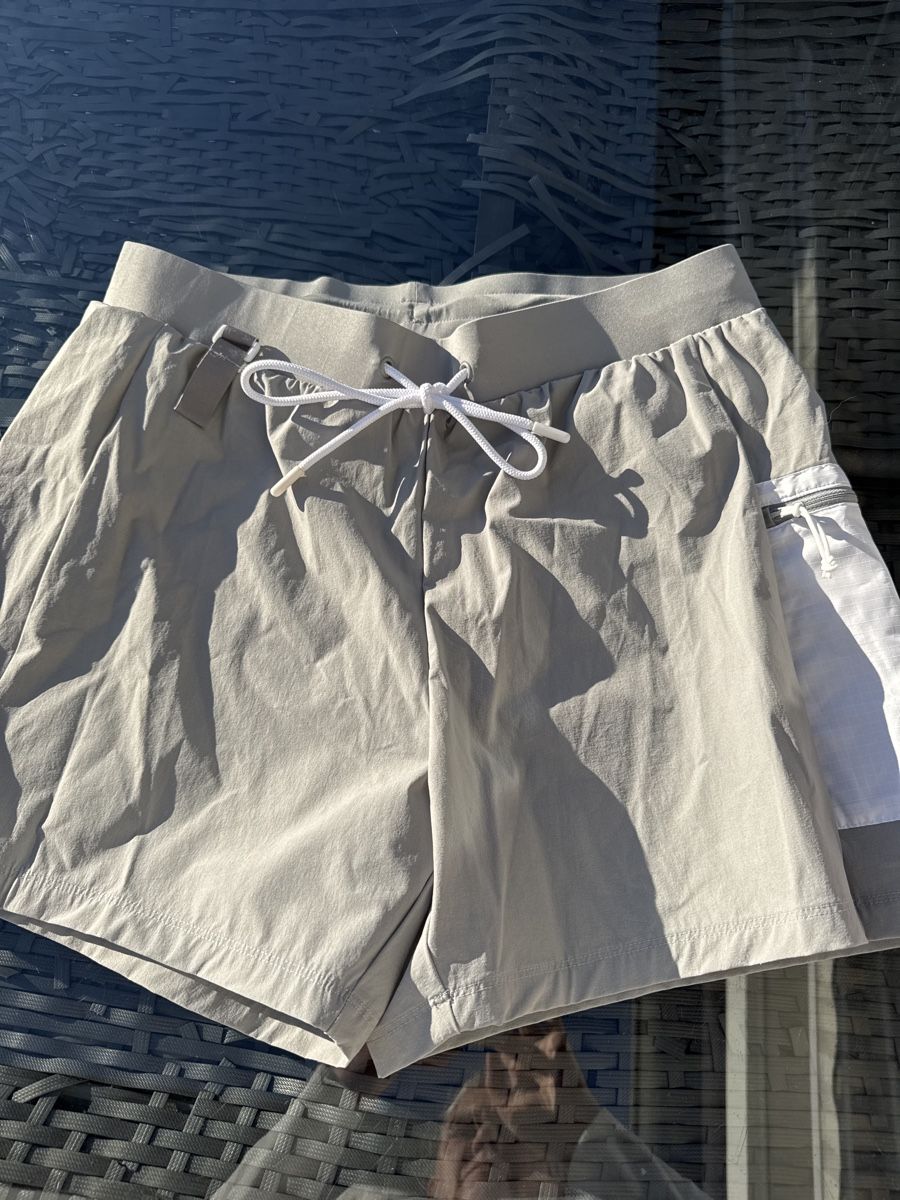 Pantaloni: Shorts Neu (44/46) – Nuovo (secondo la descrizione) da Vezia venduto da sidu03