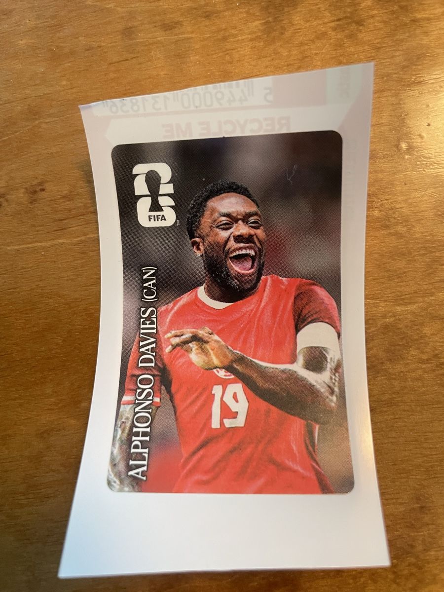 Panini Carte collezionabili: Panini Cola Sticker Alphonso Davies 2026 – Nuovo (secondo la descrizione) da Rothenburg venduto da JiGaBi