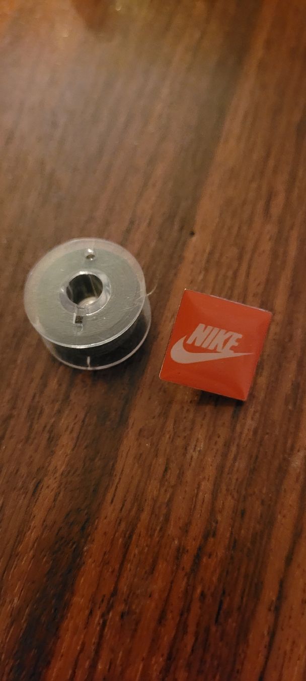 Placchette & Badge: Pins vintage Nike – Usato da Vevey venduto da lba_dd82 1