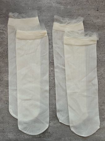 4 Damen Söckchen Crème mit Spitze Grösse ca. 37-40 neu