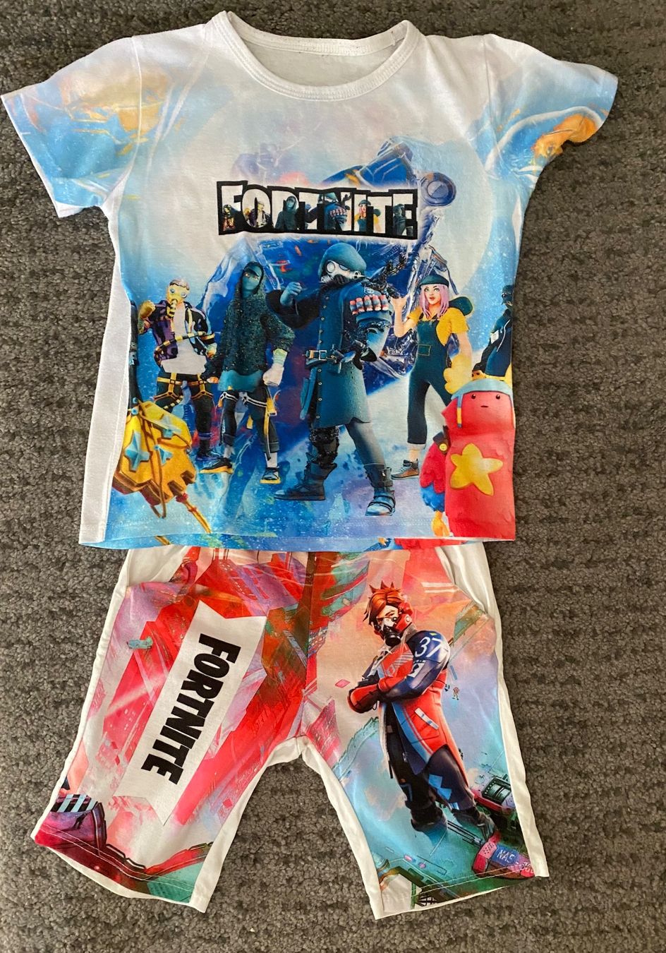 Lotti & Set di vestiti: Ensemble FORTNITE 6 ans – Usato da Le Noirmont venduto da Chreeba 1