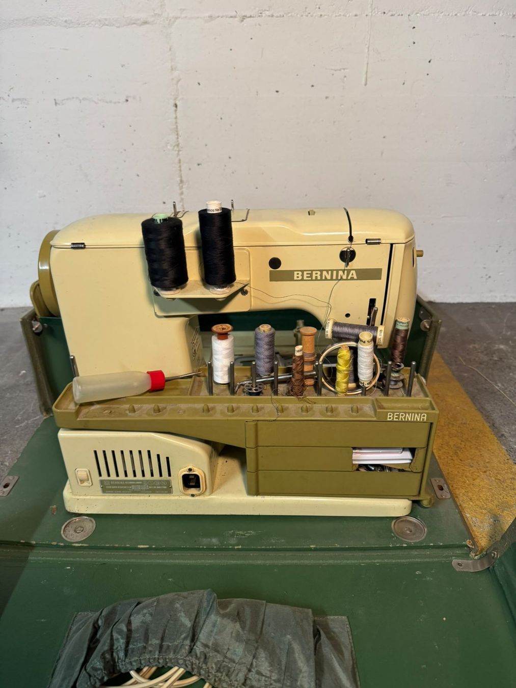 Bernina Machines à coudre: Bernina Nähmaschine – D'occasion à Steffisburg par Blaukreuzbrocki.Thun