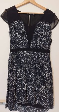 Elegantes Sommerkleid mit Tupfenprint – Grösse 36