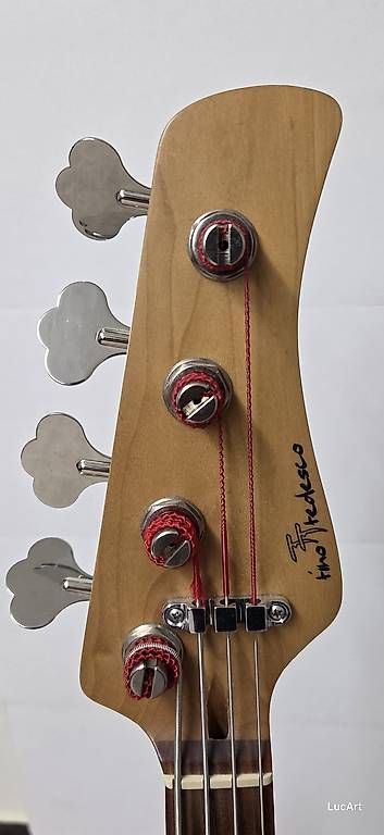 Musikinstrumente: E-Bass Tino Tedesco – Gebraucht aus Winterthur von LucaRicardo