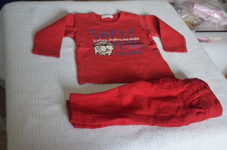 TAILLE 56-62 - SWEASHIRT BENETTON + HOSE