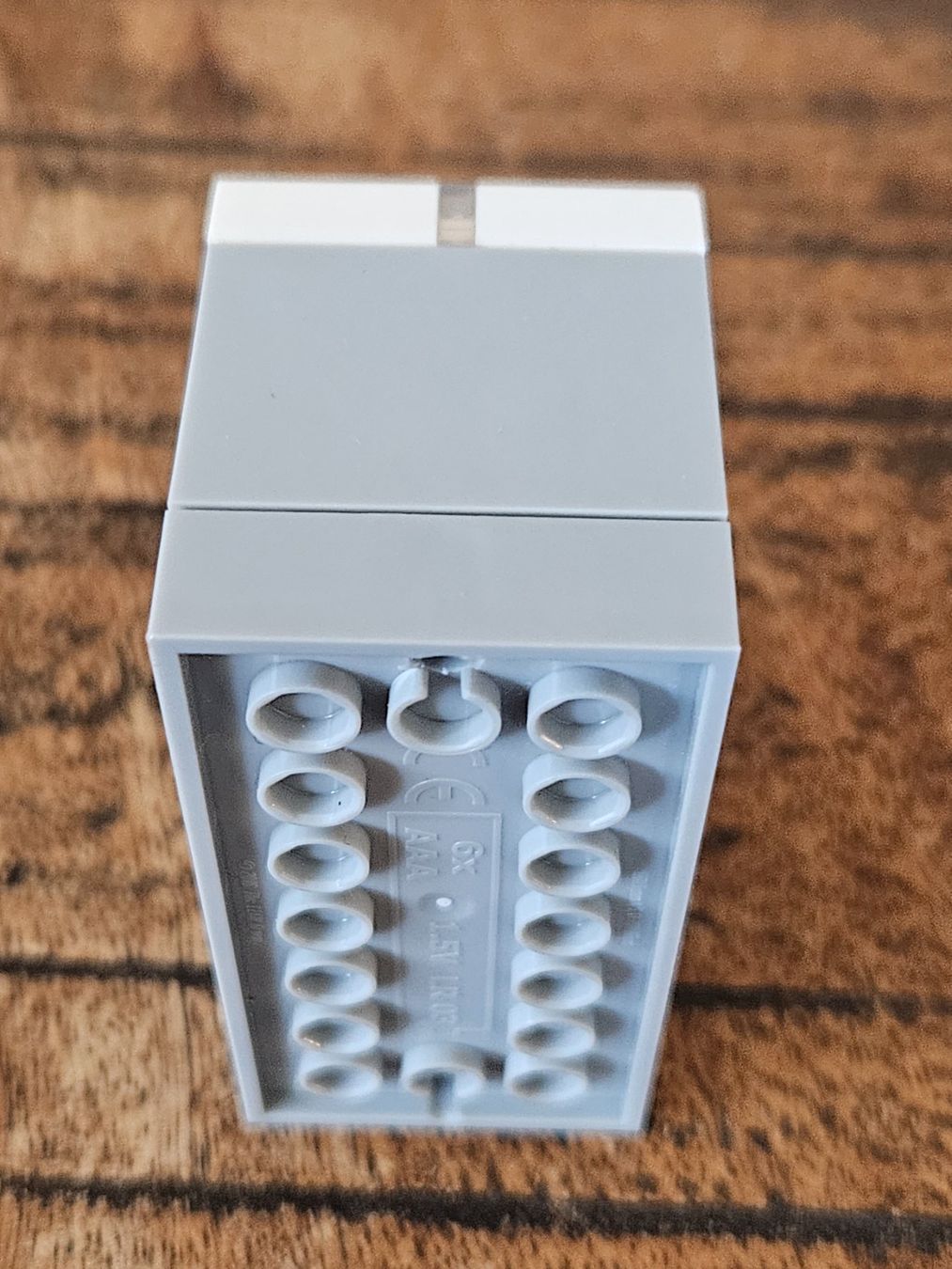 Lego Kit di costruzioni: lego White Electric 9V Battery Box Powered Up Bluetooth HUB – Usato da Confignon venduto da Ecrofigs 4