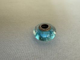 Pandora Original Charm mit Luftblasen Sommerlich blau