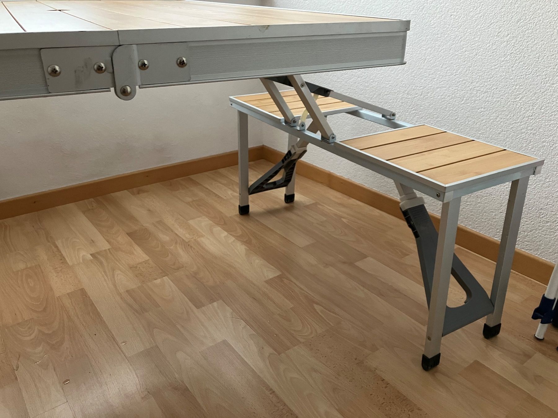 Tische: Picknick/Koffertisch – Gebraucht aus Nidau von  2