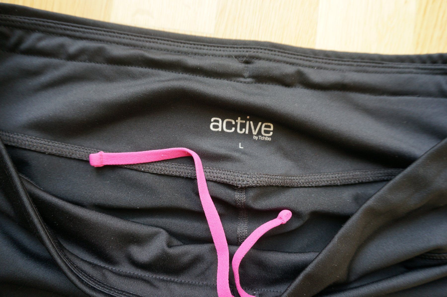 Tchibo Pantaloni: Schwarze Sporthose | Tchibo * L – Usato da Basel venduto da AufeinenBlick 3