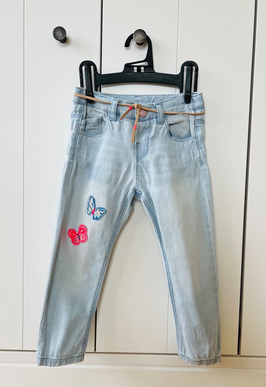 Zara Pantaloni: Zara, 92, Jeans, hellblau, Sommervögel – Usato da Burgdorf venduto da rulan 1