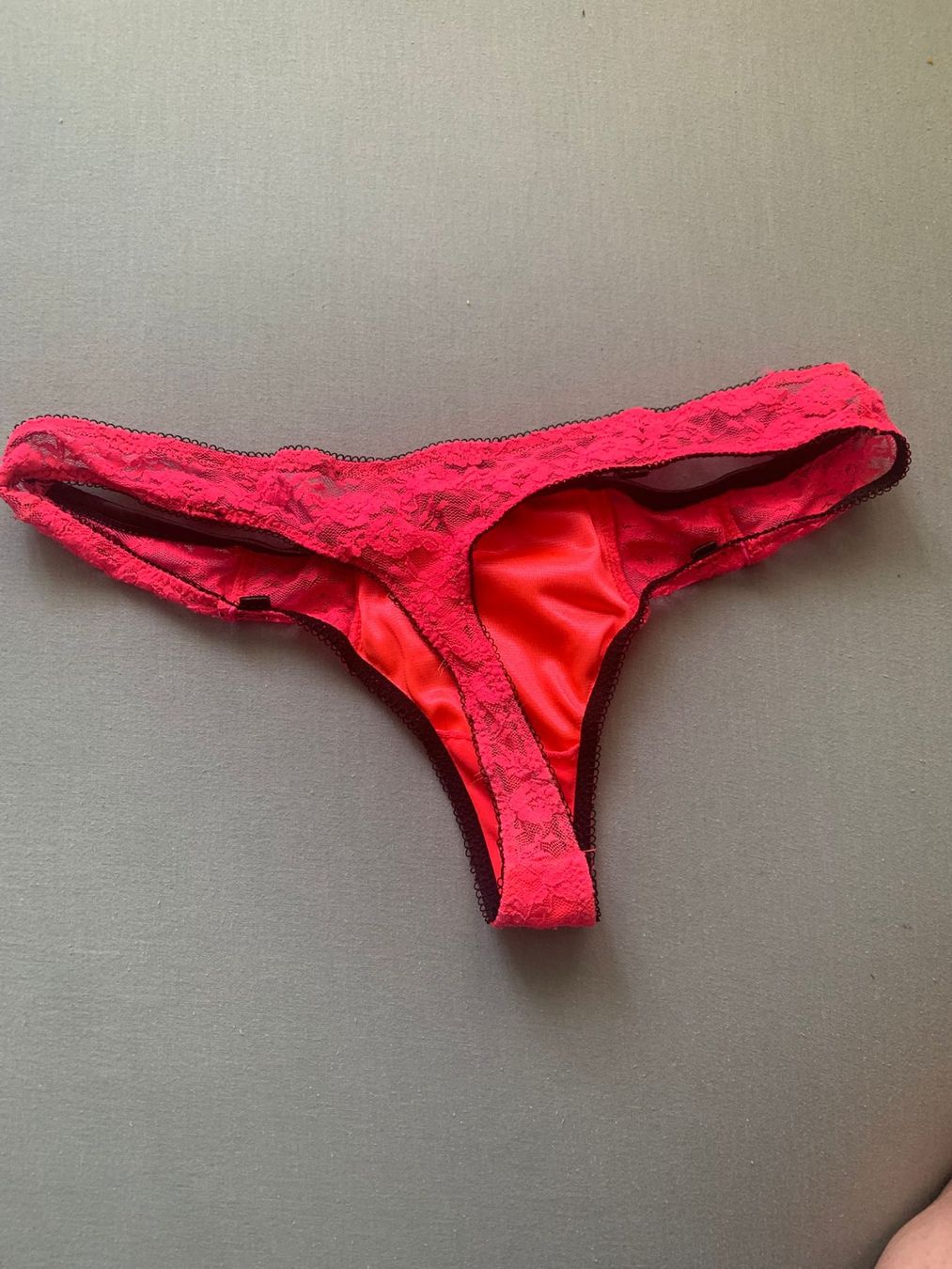 Sonstige Unterwäsche: String rose pétant année 2000, taille 36 – Gebraucht aus Cortaillod von ben_y6zr 1