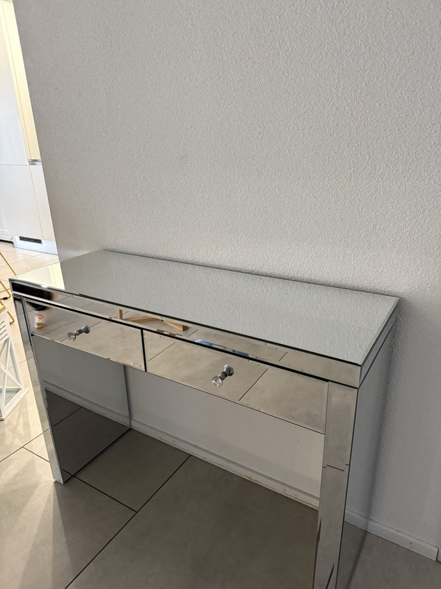 Schminktische: Eleganter Spiegeltisch mit Glas – Neu (gemäss Beschreibung) aus Lengnau BE von aya_2tvj 2