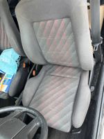 Intérieur rouge de golf 2 g60 en très bon état ( 3 portes)