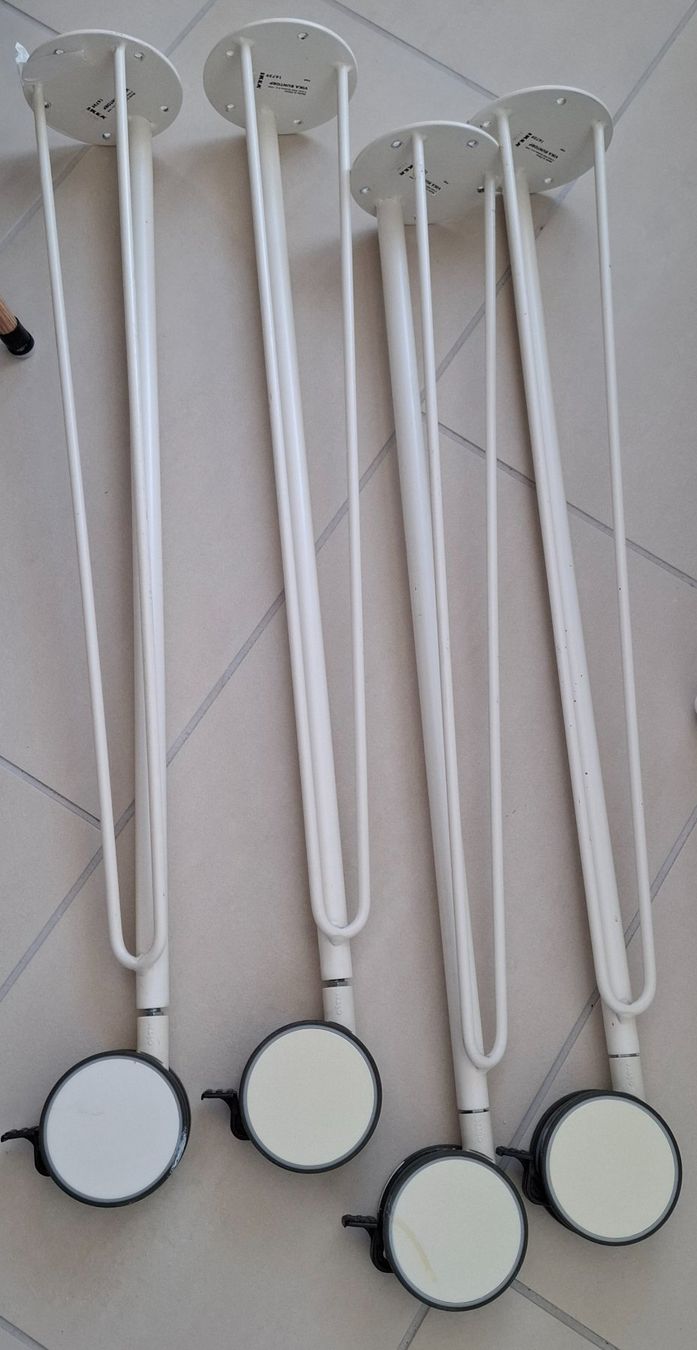 Ikea Altri mobili: 4 Tischbeine mit Bremsen, NW 80.--, gebraucht – Usato da Zürich venduto da Loubol