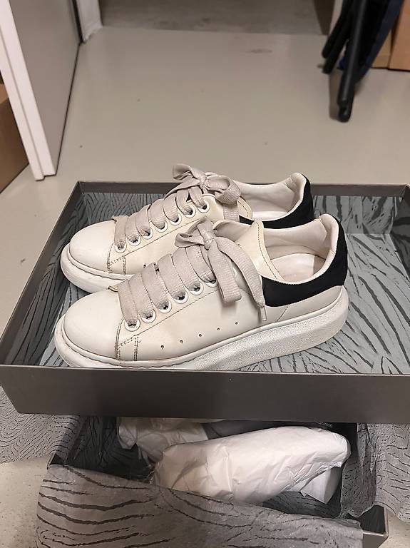 Scarpe da uomo: Alexander Mcqueen Sneaker in white – Usato da Ittigen venduto da san_9pr8