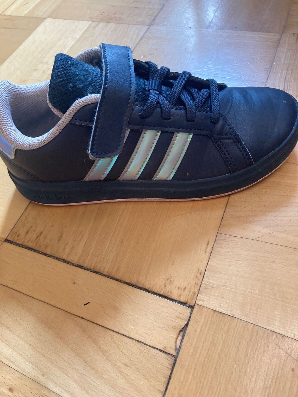 Adidas Scarpe per ragazze: Dunkelblaue Adidas Turnschuhe, Gr. 33 – Usato da Bern venduto da P-Lina 2