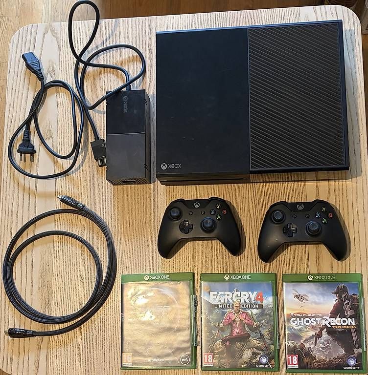 Microsoft Konsolen: Xbox One 500 GB Bundle  2 Controller + 3 Spiele – Gebraucht aus Allschwil von fre_8dtt 1