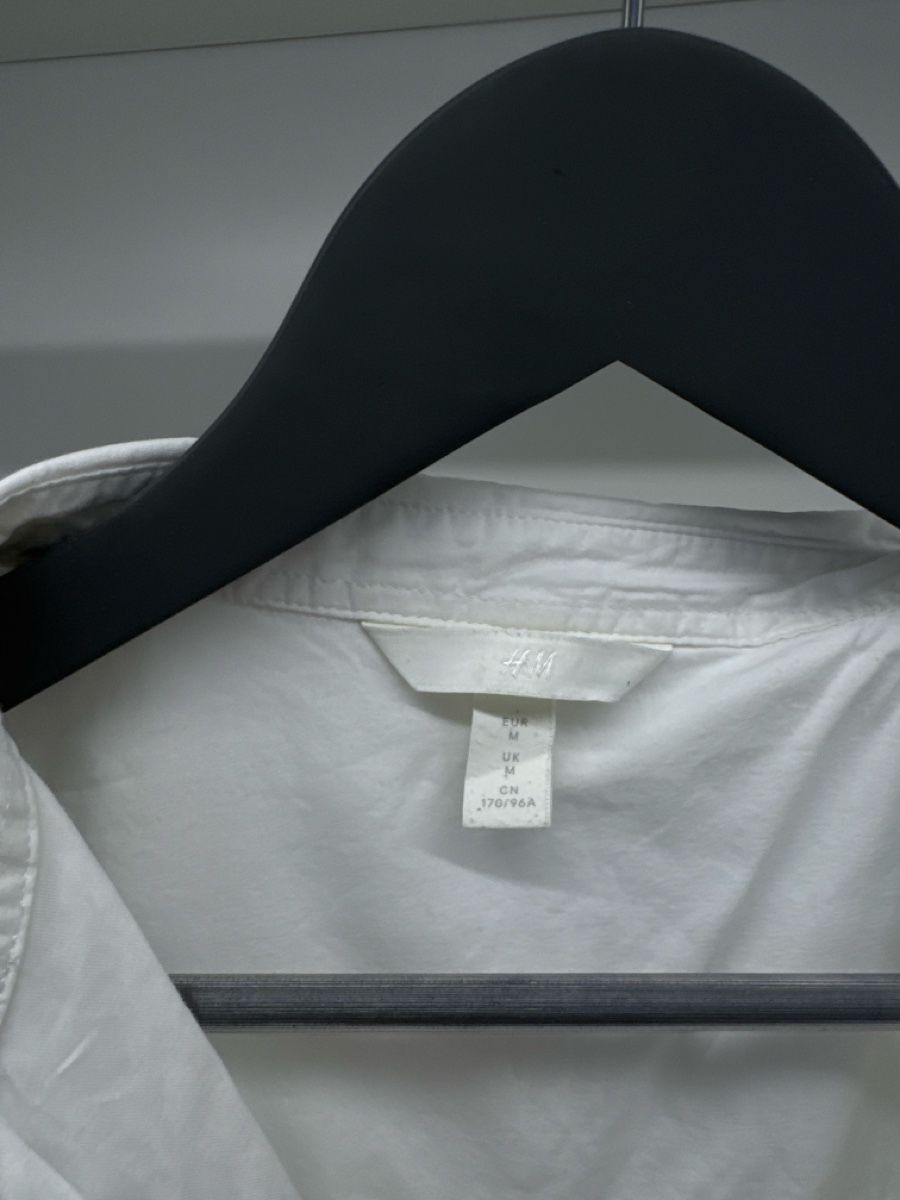 H&M Camicette: Camicie H&M Divided, 2 pezzi, taglie M e 38, usate – Usato da Uetikon am See venduto da lua_rlq2 6
