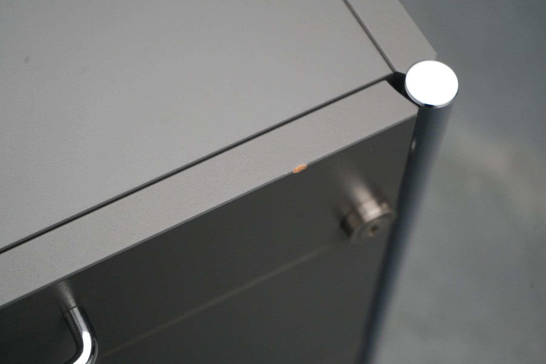 Eléments de bureau: Aktenschrank mit Rollen – D'occasion à Safenwil par EFAGSafenwil5745 2