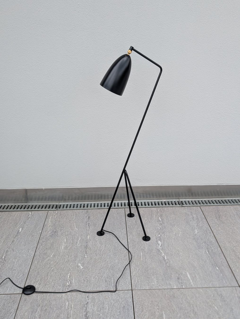 Gubi Lampen: Gubi Gräshoppa Stehleuchte schwarz Grashopper – Gebraucht aus Rotkreuz von CRLNSC