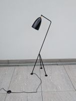 Gubi Gräshoppa Stehleuchte schwarz Grashopper