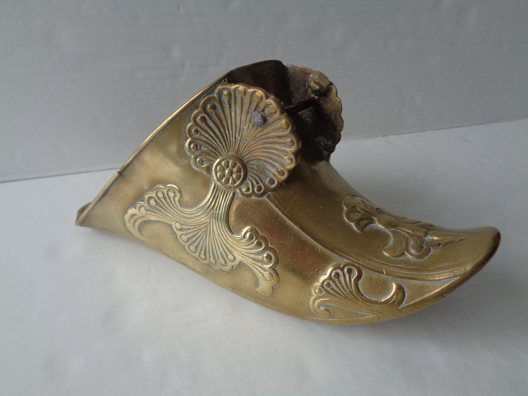 Tutte le decorazioni: Antiker spanischer Reitschuh 19Jh. Messing Conquistador – Usato da Chur venduto da omonia 2