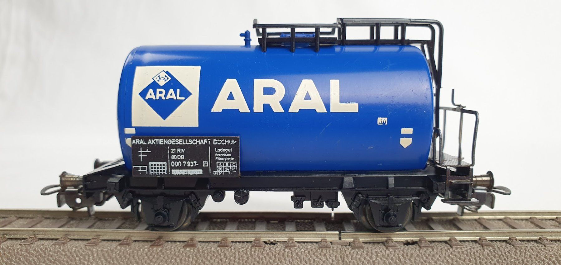 Märklin Modellini di ferrovie: Märklin 4646 DB Kesselwagen "ARAL" , Version: 1977 – Usato da Seon venduto da voAllBah 1