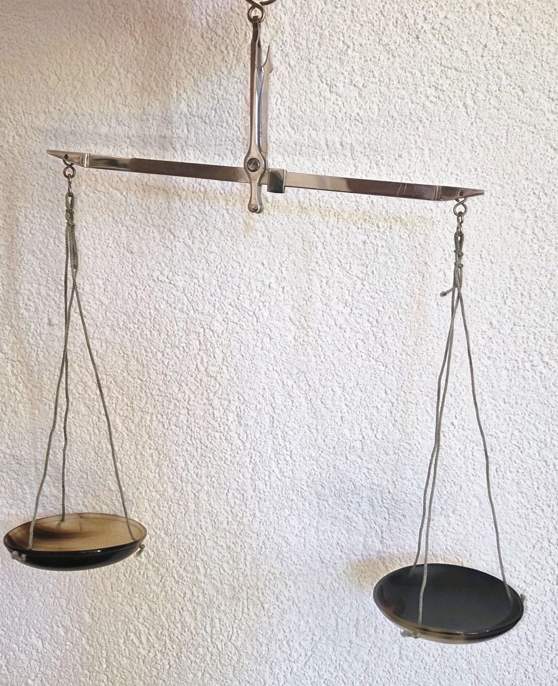 Bilance e pesi: kleine Hand-Waage antik  petite Balance ancienne – Usato da Tavannes venduto da Cire