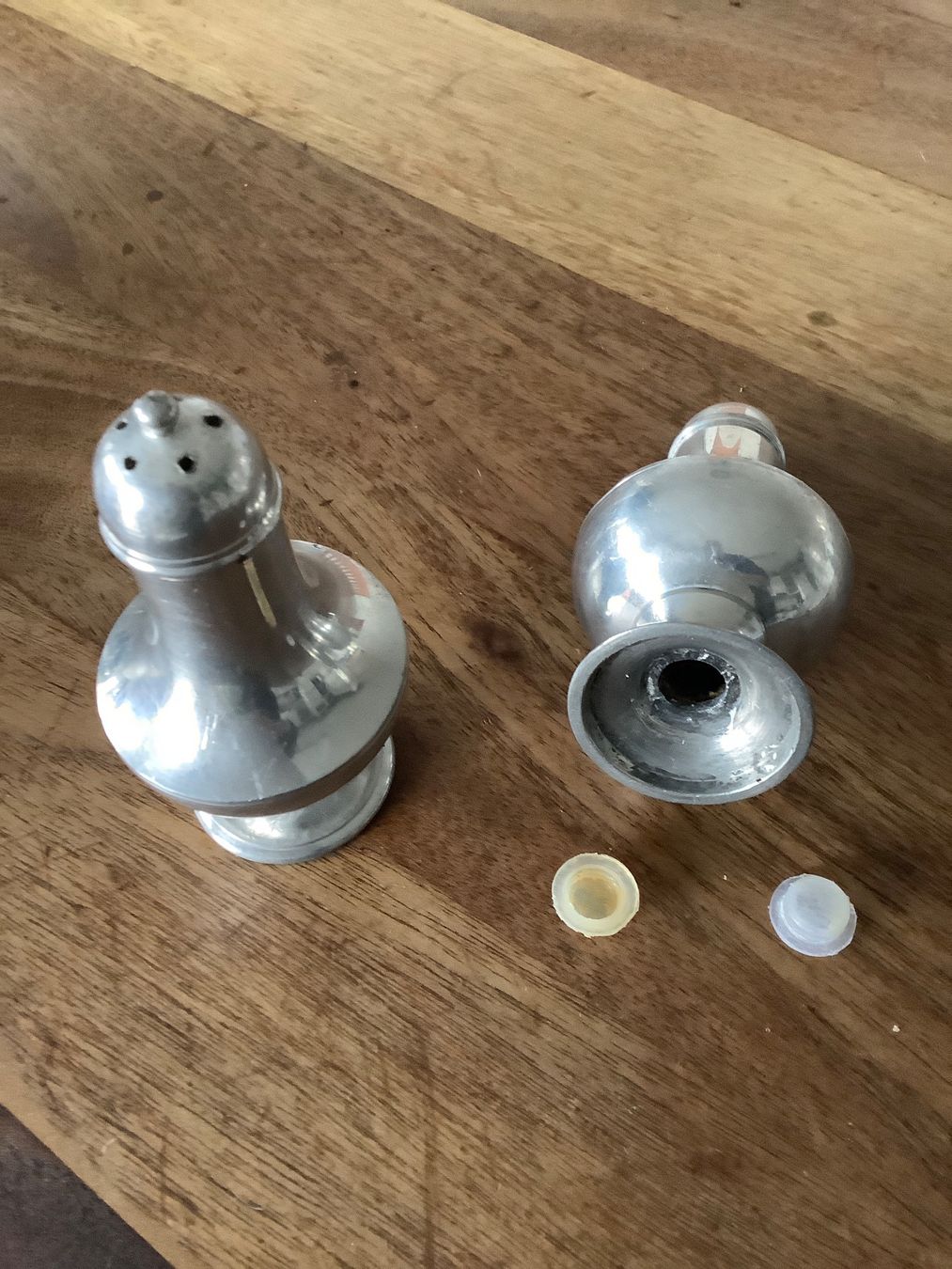 Set di piatti: Salz- und Pfefferstreuer Set, Vintage – Usato da Wollerau venduto da brillenglaeser 1