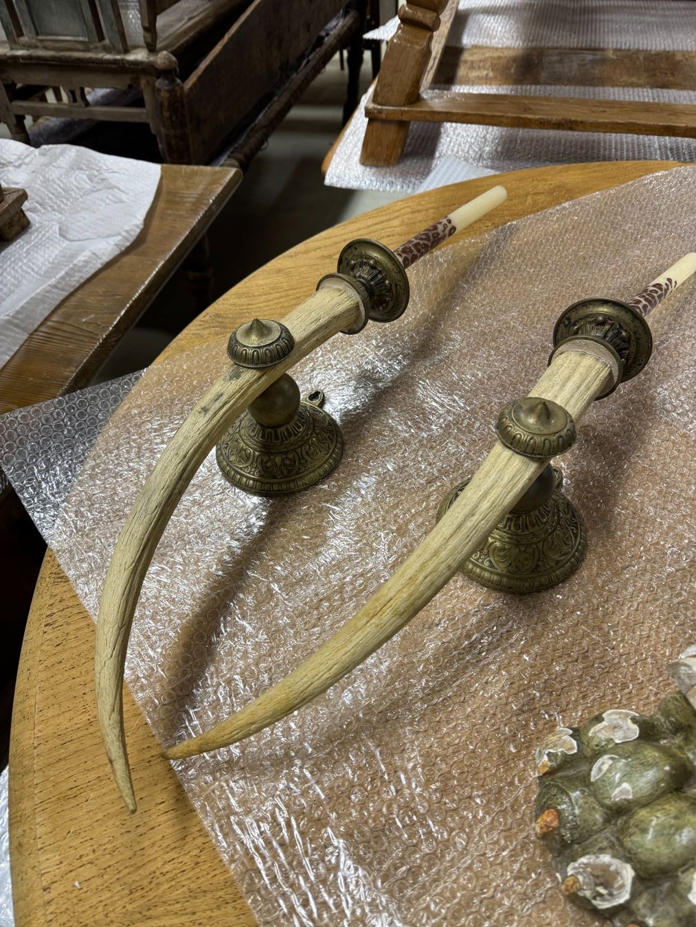 Alle Dekorationen: Antique Ornate Candlestick Holders – Excellent Condition – Gebraucht aus Luzern von Antiquesonline 4