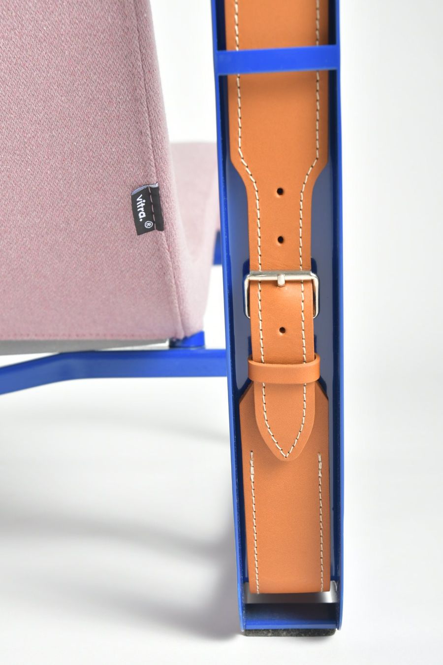Vitra Sessel: Jean Prouvé Lounge Chair Cité – Neu (gemäss Beschreibung) aus Zürich von IndividumCH 8