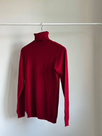 roter Pullover