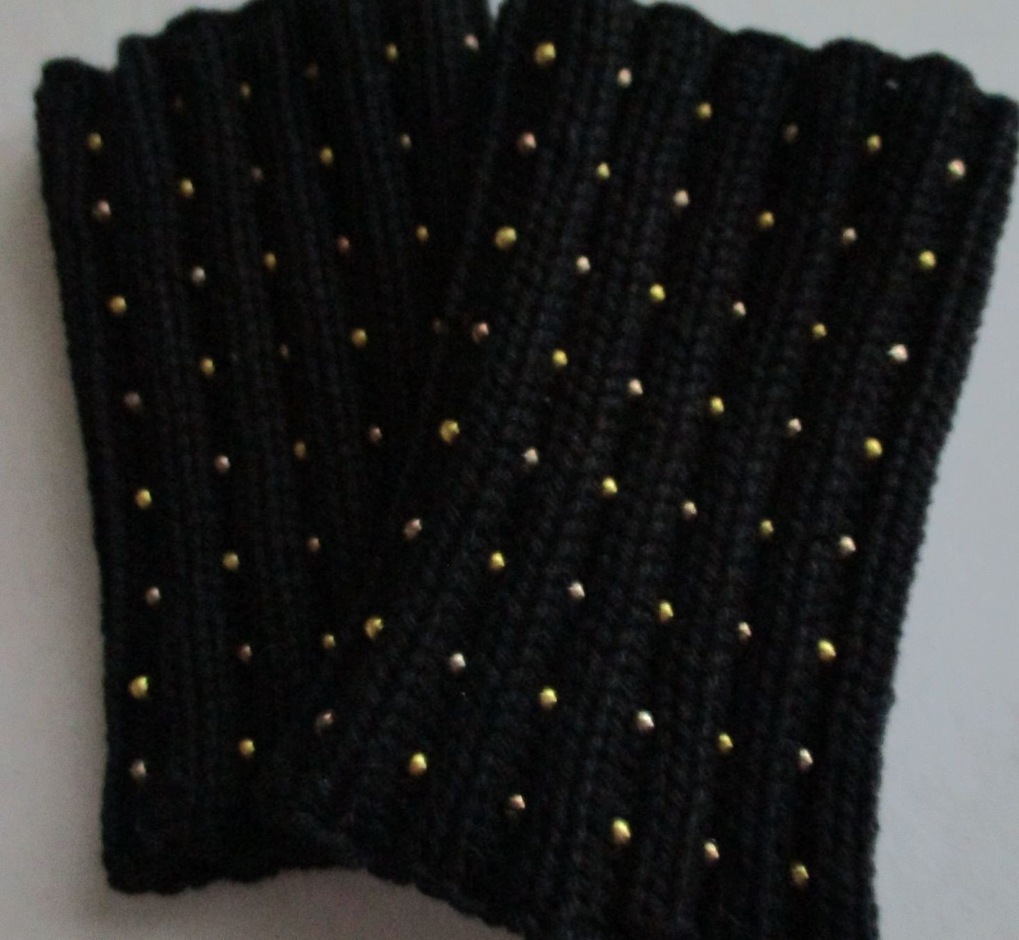 Guanti & manicotti: Pulswärmer mit " Perlen " Länge 10.5cm – Nuovo e nell'imballaggio originale da Flumenthal venduto da novbra