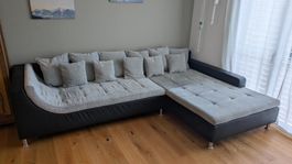 Ecksofa schwarz/grau mit Zierkissen guter Zustand