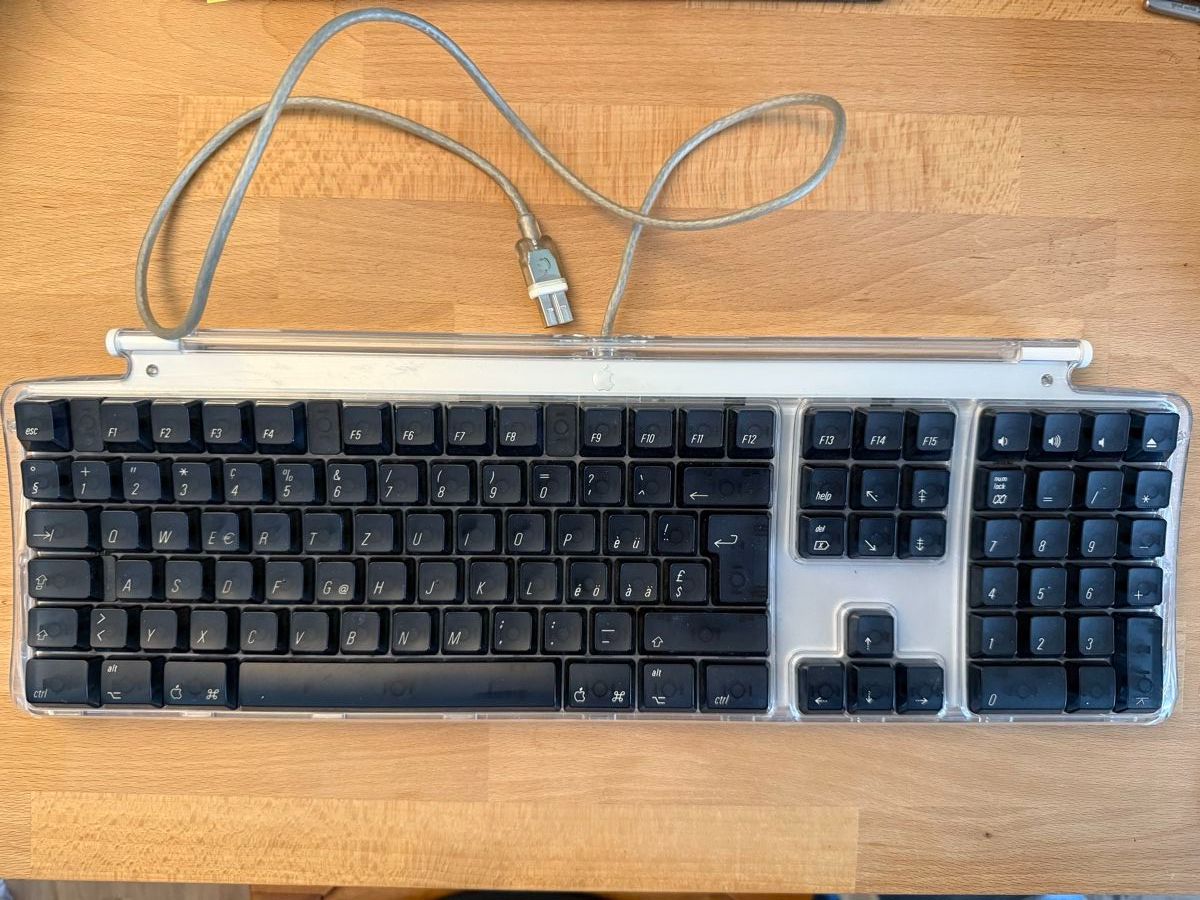 Apple Tastiere: Clavier Apple Pro avec pavé numérique - Filaire – Usato da Kloten venduto da Mumiiin