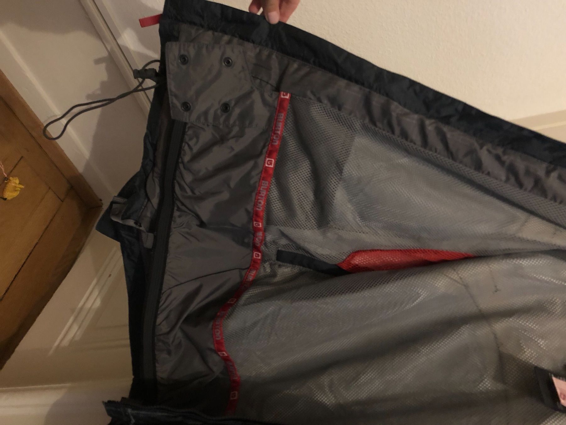 Burton Jacken: BURTON Ski/Snowboard Jacket – Gebraucht aus Zürich von Chanelle07 5