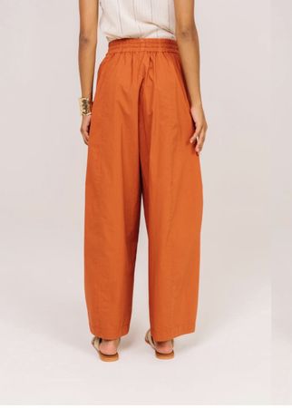Pantalon Sacré Cœur, neuf, t. M, couleur caramel 