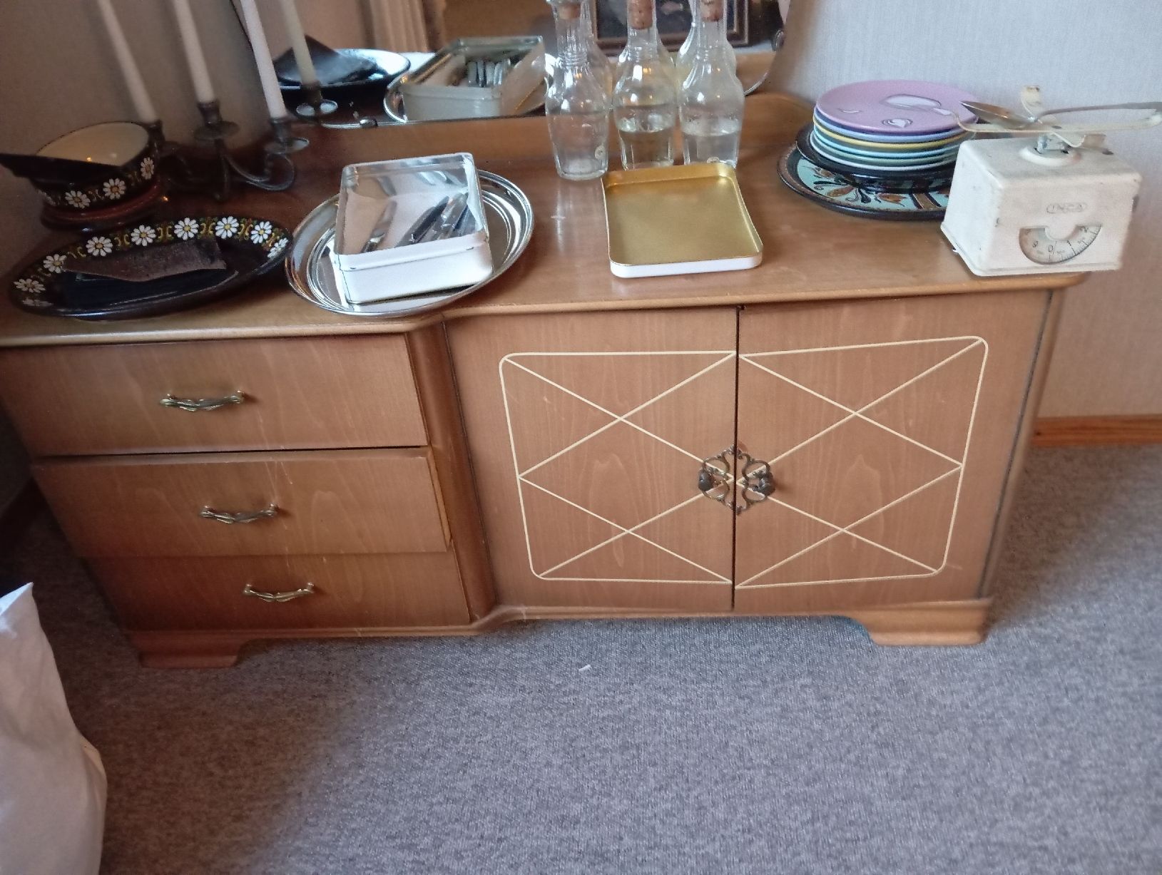 Kommoden: Sideboard mit Spiegel und Schubladen Holz  – Gebraucht aus Belp von Guadalupe84 1