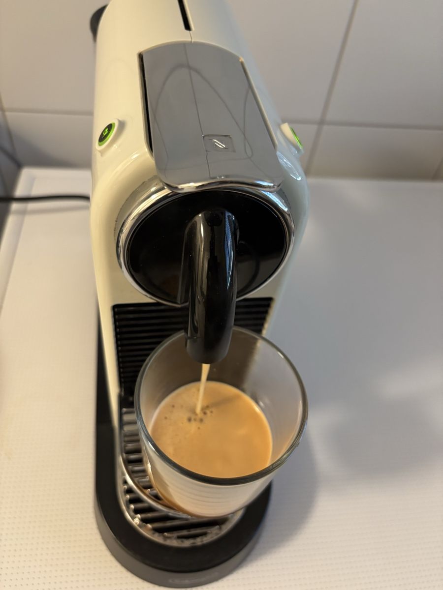 De'Longhi Machines à café & Machines à expresso: Machine à café Nespresso DeLonghi Cream – D'occasion à GENÈVE par Gaasss 1