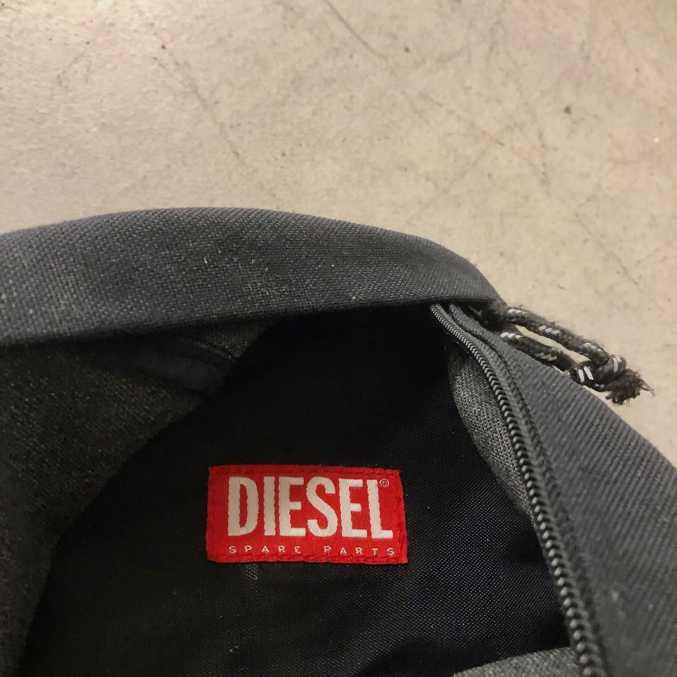 Diesel Zaini: Vintage Diesel Rucksack schwarz – Usato da Brienz BE venduto da Kokolea84 4