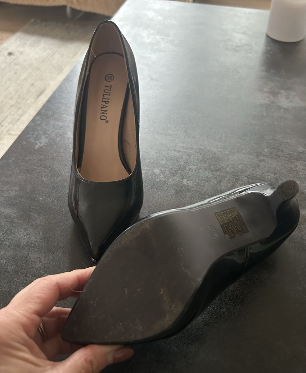 Scarpe da donna: Schwarze Lack Pumps, Gr. 36, – Usato da Münchenstein venduto da xenja09 2