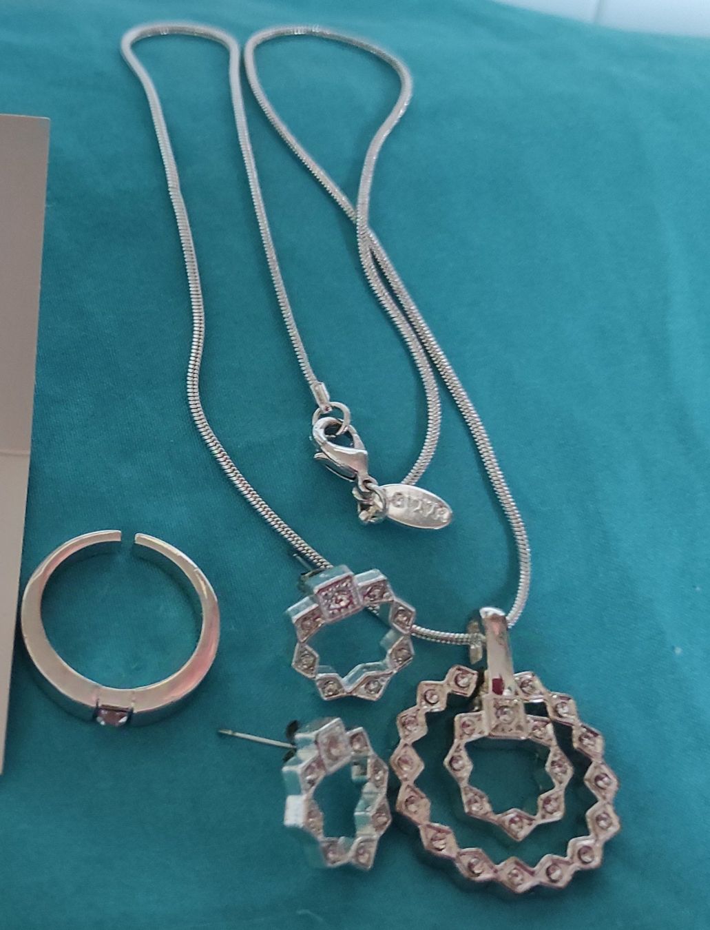 Altri gioielli: Lot bijoux avec Swarovski – Nuovo (secondo la descrizione) da Renens VD venduto da cla_7zv5