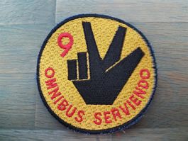 Badge OMNIBUS SERVIENDO 9