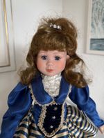 Wunderhübsche Porzellanpuppe, Sammlerpuppe, 45 cm + Ständer
