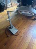 Lampe loupe vintage articulée, parfait pour l'atelier.